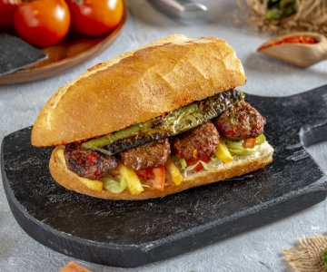 FİRE KÖFTE EKMEK MENÜ-1 Köfte Ekmek, Bol Malzemesi, ayran