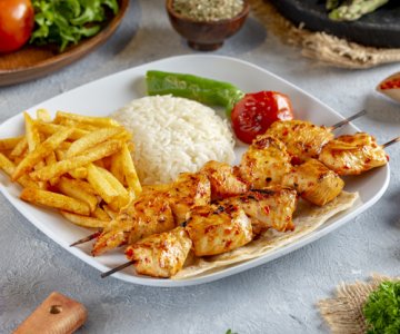 ÇÖP ŞİŞ TAVUK IZGARA PORSİYON 4 Adet Çöp Şiş Tavuk Fileto*Garnitür*Ekmek.